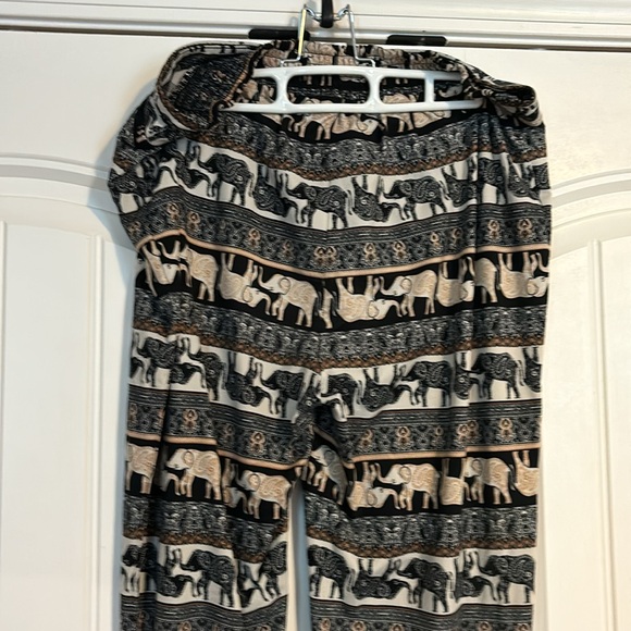 Elephant theme flare pants in size XL - Picture 7 of 12